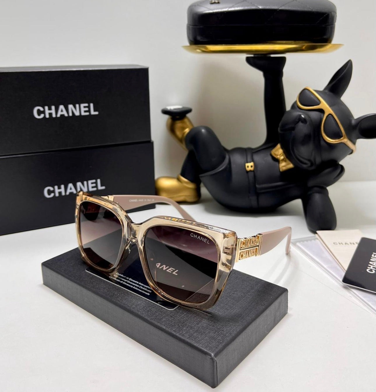 Gafas Chanel. Doble logo